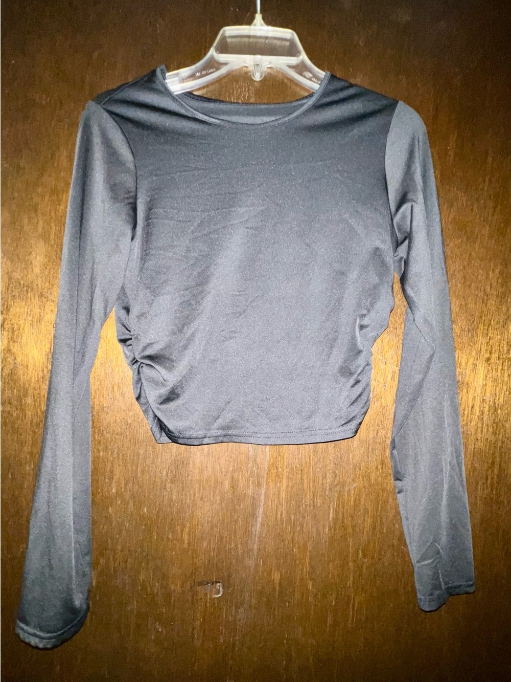 Black Long-Sleeve Ruched Crop Tee